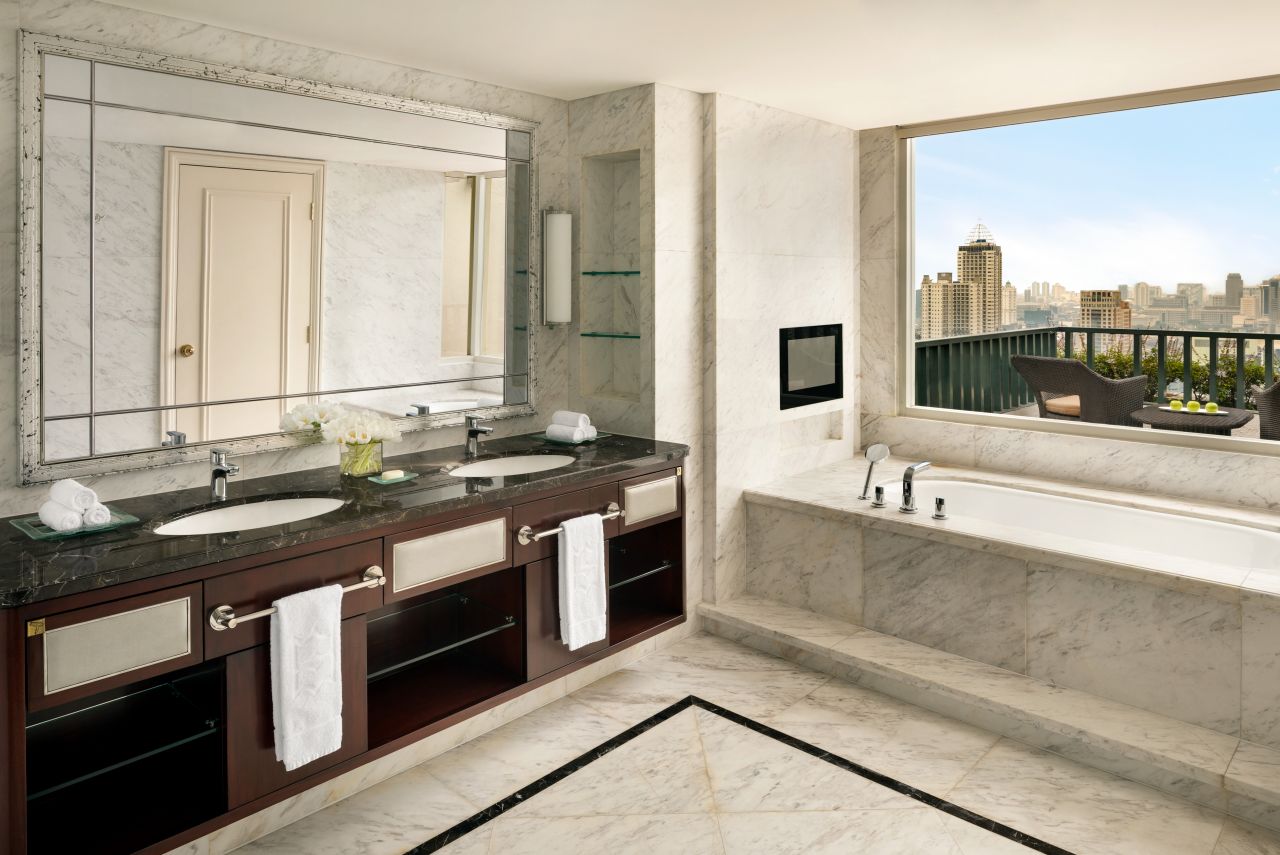 Two Bay Suite - Bathroom