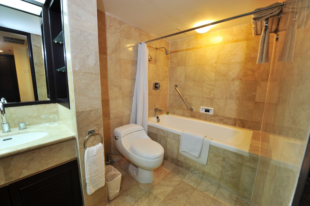Bathroom Garden Wing One Bedroom 