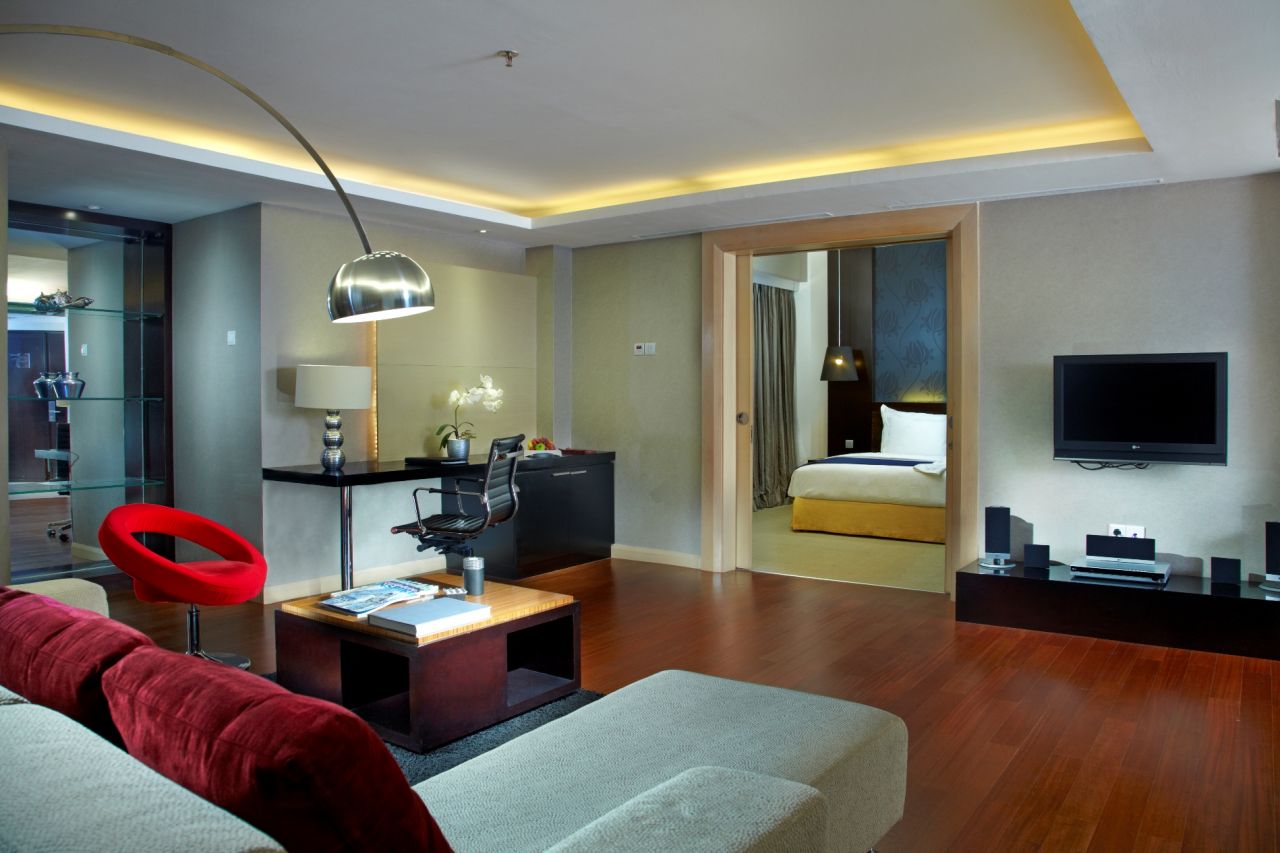 EXECUTIVE SUITE