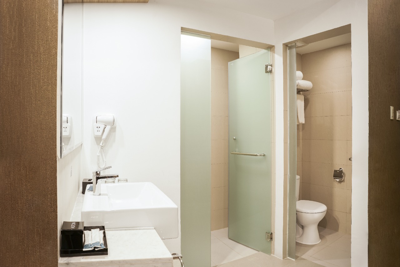 BATHROOM STUDIO TRIPLE