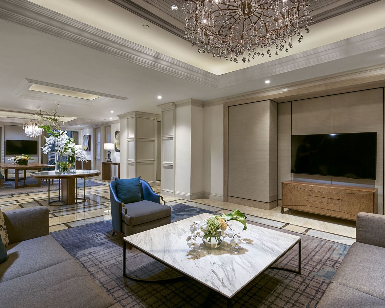 Plaza Suite - Living Room 2