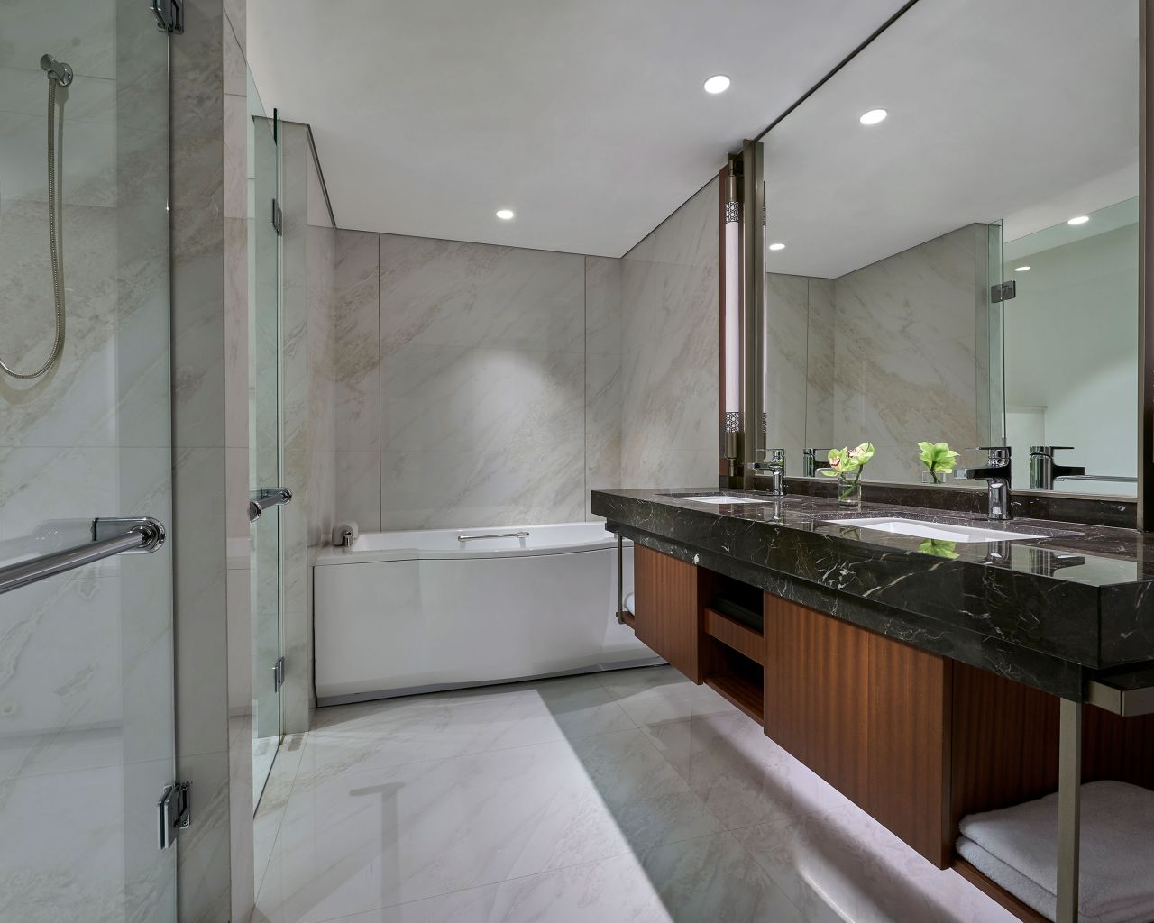 Grand Deluxe - Bathroom