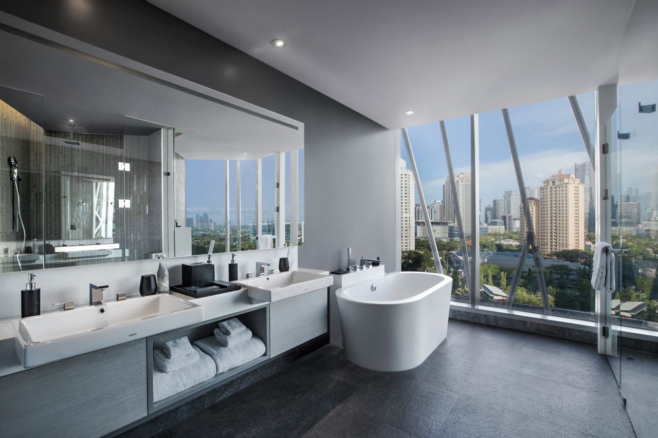 Deluxe Bathroom