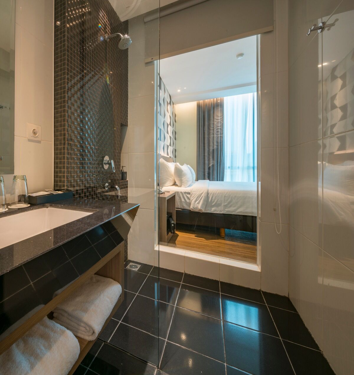 BATHROOM AT DELUXE CATEGORY