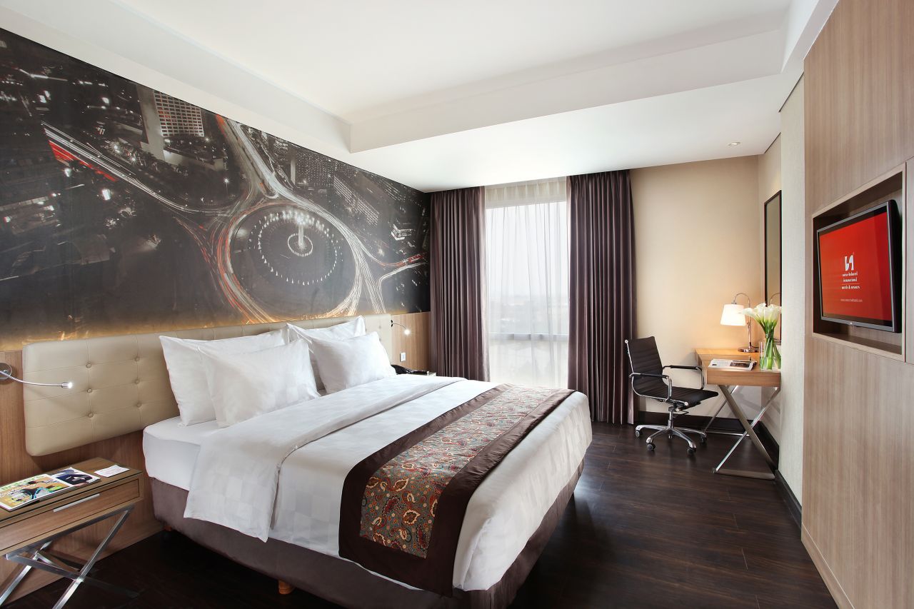 Deluxe Room (Queen Bed)