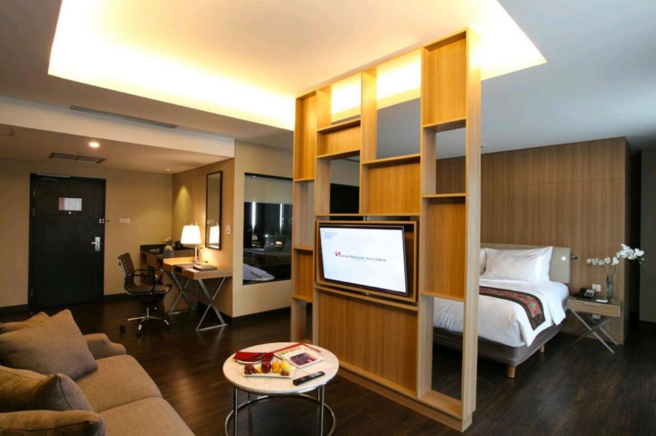 Business Suite Room
