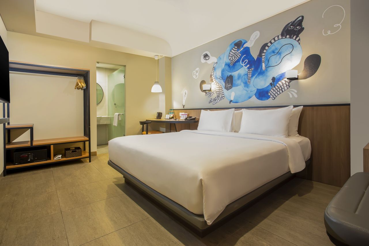 DELUXE KING BED